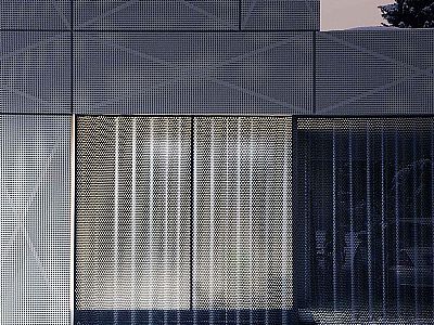 北京OFIS建筑师设计的别墅十字交叉冲孔板