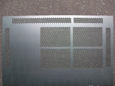 青海不锈钢冲孔网是指含铬12%的具有耐腐蚀性能的铁基合金冲孔网