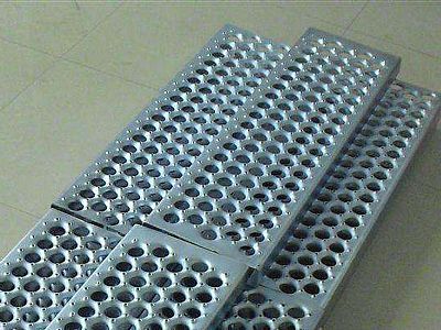 郑州钢板冲孔筛板加工厂 不锈钢手动冲孔板哪里买 不锈钢冲孔字什么