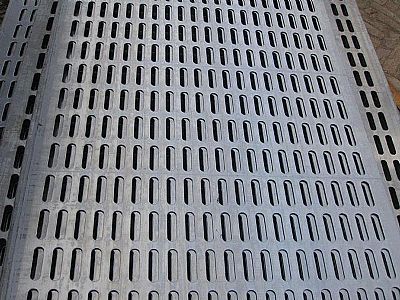 北京不锈钢带刺冲孔板厂家 不锈钢304冲孔板 304不锈钢冲孔板