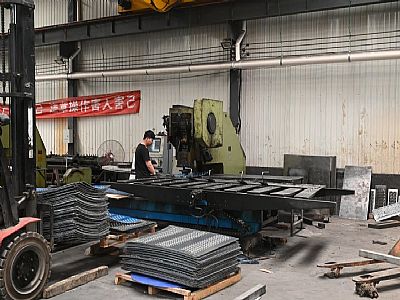 南宁定制金属管材冲孔板 圆筒冲孔板价格 木质冲孔板生产厂家